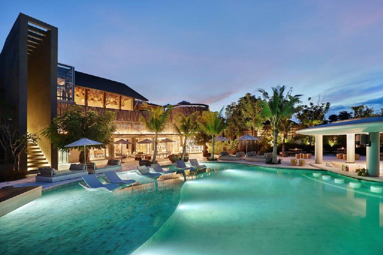 Cross Bali Breakers Hotel Jimbaran Buitenkant foto