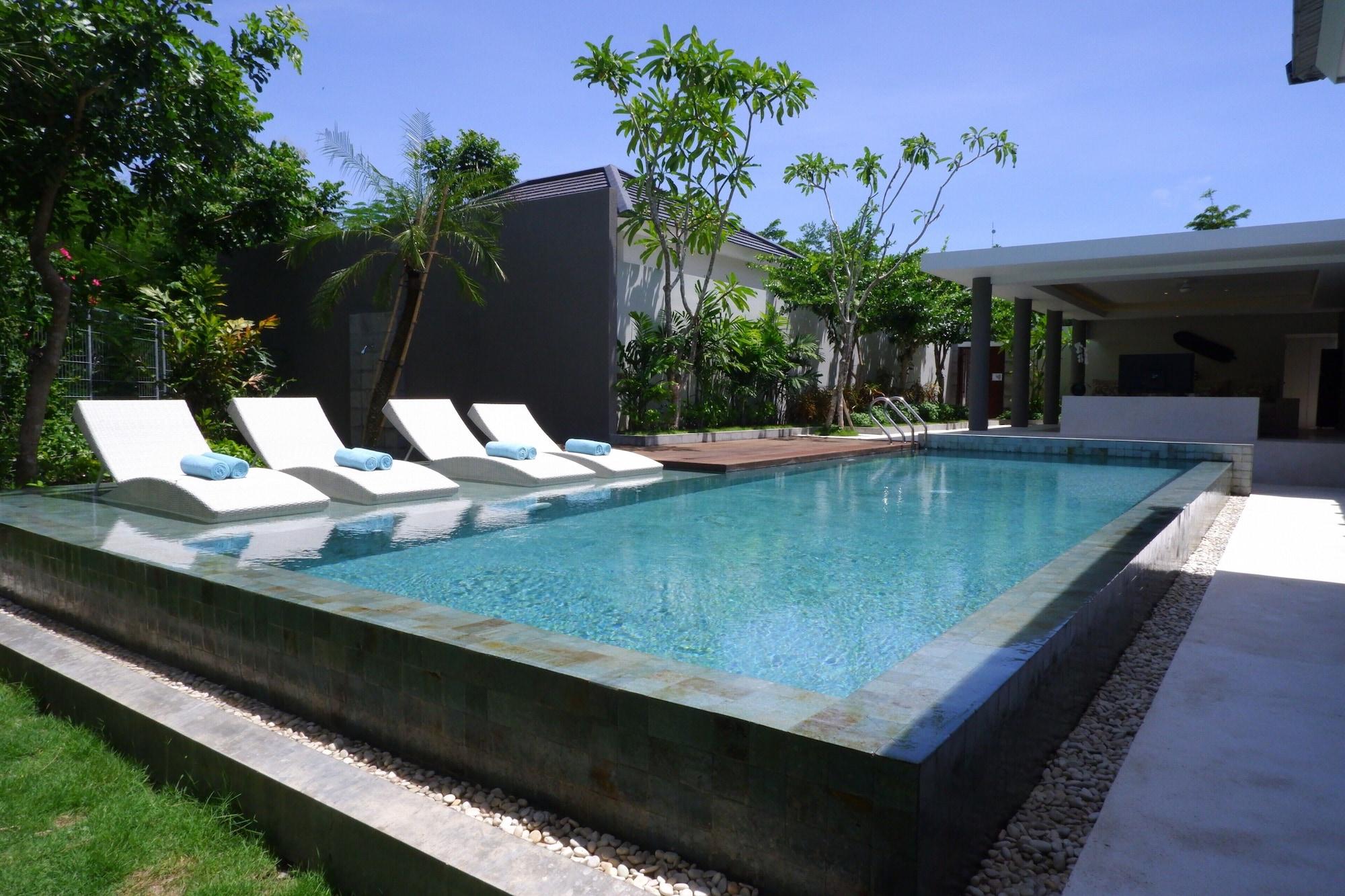 Cross Bali Breakers Hotel Jimbaran Buitenkant foto